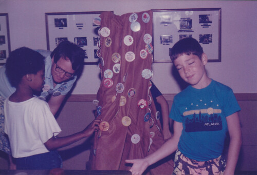 1990 Junior Camp
Campers that answer a question or a sword drill select a custom button
Steve Slusser - Speaker